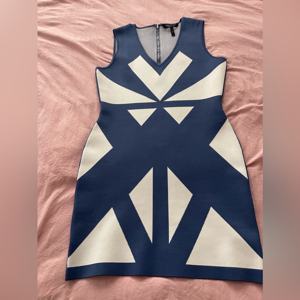 Bodycon V-neck dress